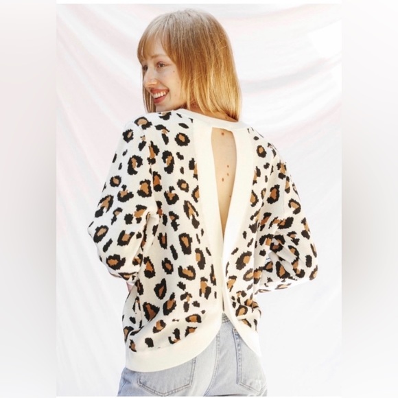 Gorgeous leopard print, open back top, long sleeves. Pretty. - Picture 2 of 6